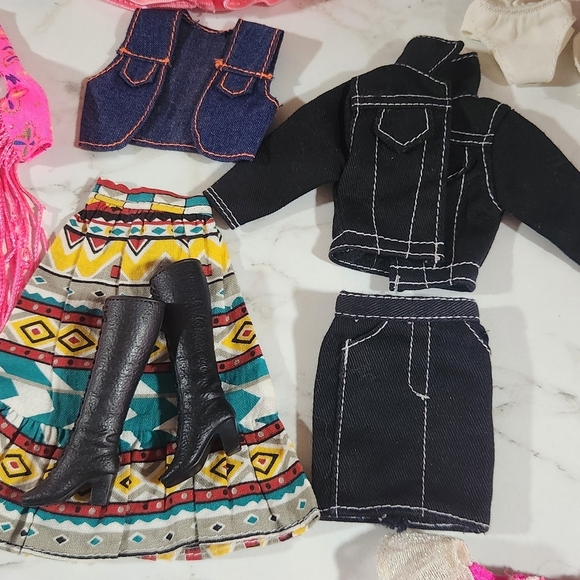 Vtg BARBIE HUGE LOT Clothes Shoes Hangers Accessories Outfits Gymnastics Tennis - Picture 11 of 16